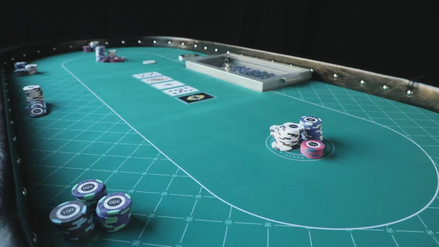 D9 The Dealer Pro Poker Table avec pieds pliants très résistants et tapis de jeu de qualité casino (213 cm)